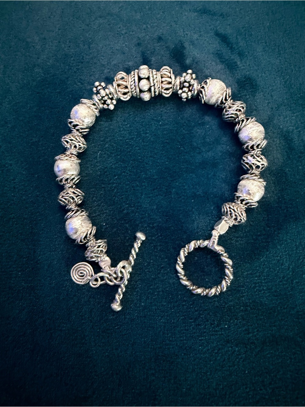 🥀STERLING SIVER BALI BEAD &WHITE SATIN SILVER w/FILIGREE TOGGLE BRACELET 🥀